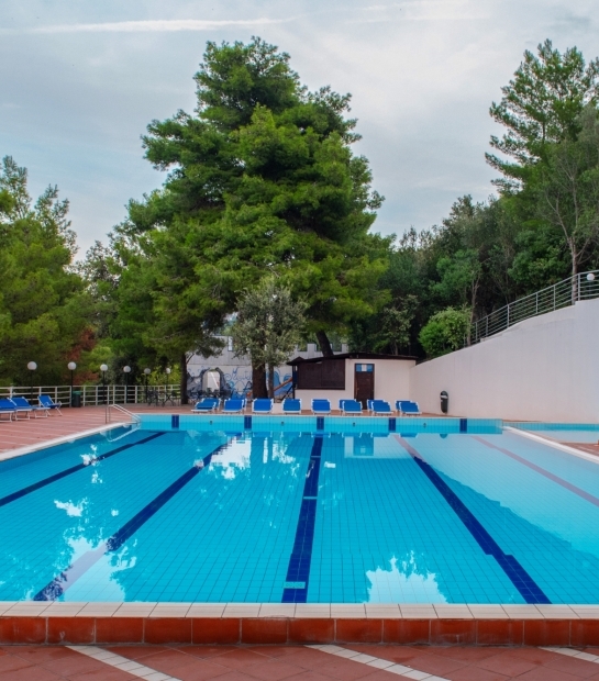 Sdraio a bordo piscina