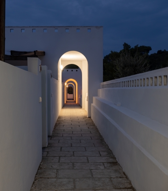 Stradina per l'accesso alle camere di notte