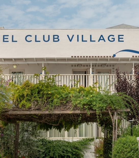 Insegna dell'hotel dal giardino mediterraneo