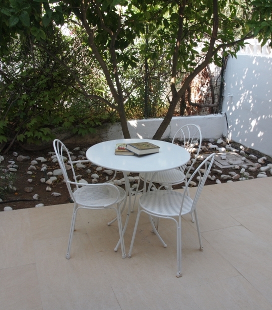 Terrazzino con tavolo